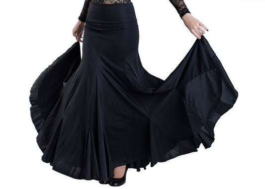 Falda flamenca de ensayo con godets